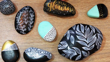 Carica l&#39;immagine nel visualizzatore di Gallery, Rock Painting Set Paint Your Own Metallic Garden Rocks Creative Artist Art Creat
